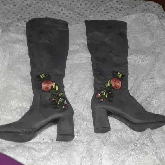 Shoes - Picture 2 of 2